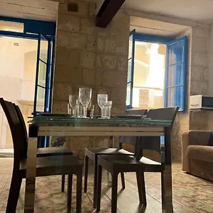 Traditional Townhouse In The Hearth Of , La Valletta Malta