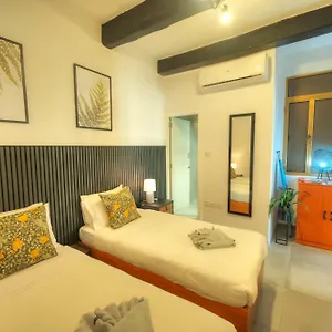 Cozy Flat. Swim 2 Minutes Walk. The Old Mcri1-1 , La Valletta Malta